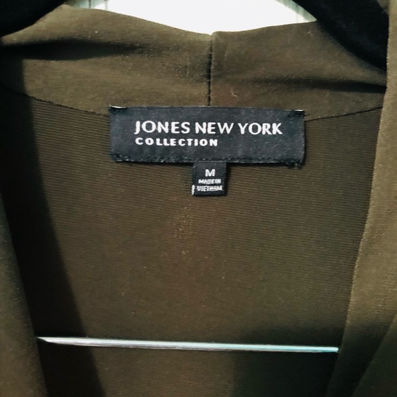 Jones New York Olive V-neck - Picture 2 of 2